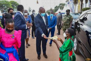 Kabaka has given a car to each of his Saza chiefs