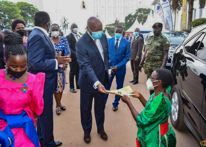 Kabaka has given a car to each of his Saza chiefs